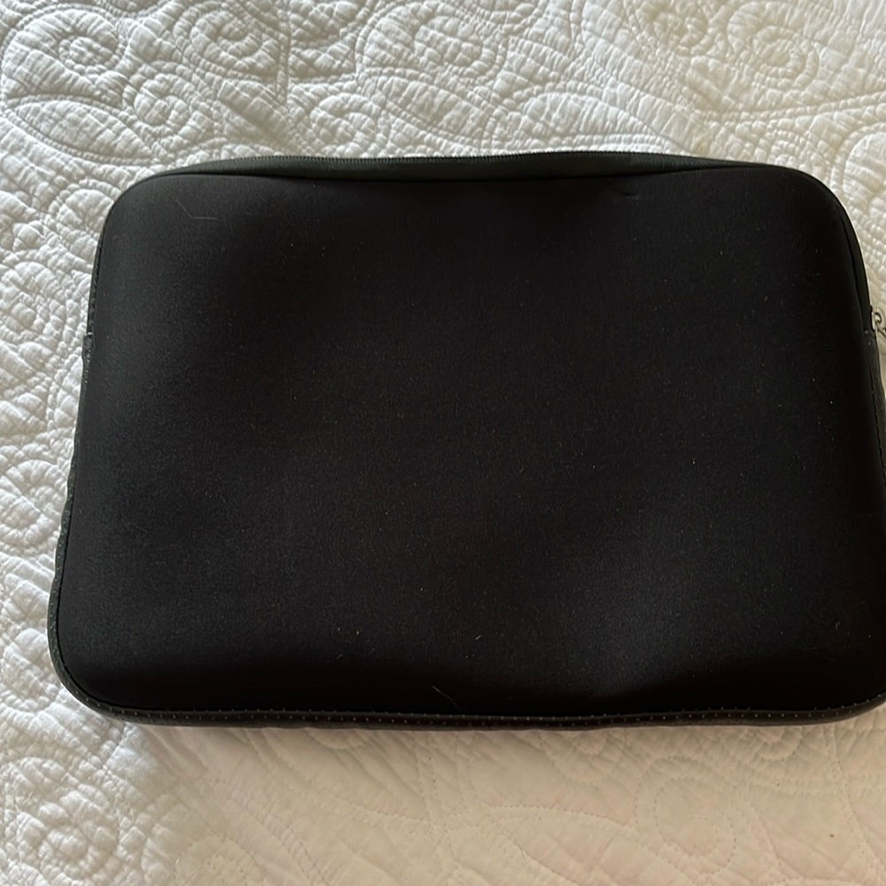 Laptop sleeve